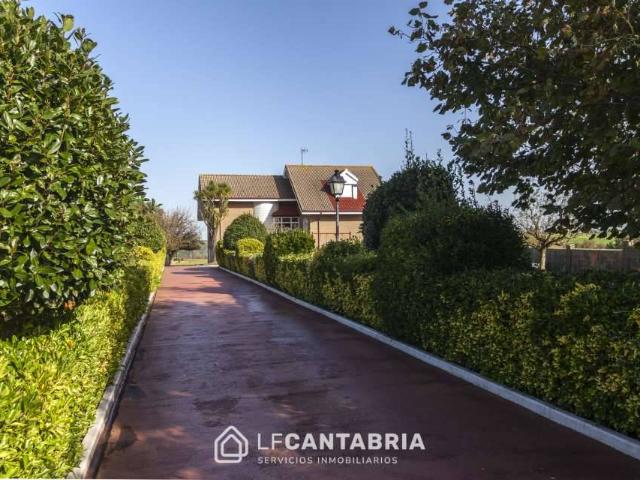 Chalet en venta en Bezana, Santa Cruz De Bezana
