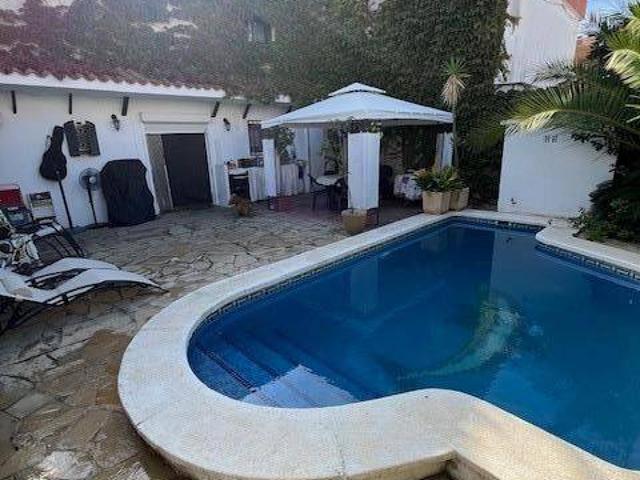 Villa en venta en Cubelles, Barri de la Creu
