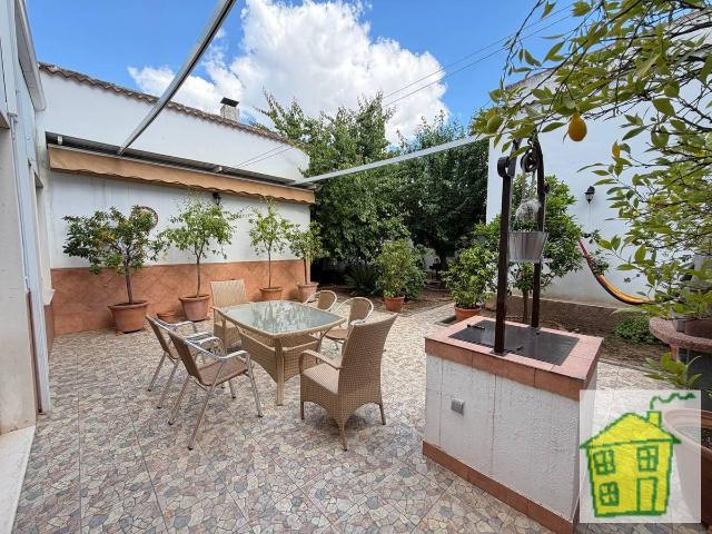 Chalet en venta en Marmolejo, Andalucía