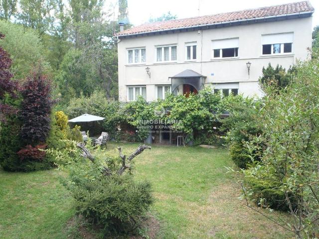 Chalet en venta en Matallana De Torío, Castilla y León
