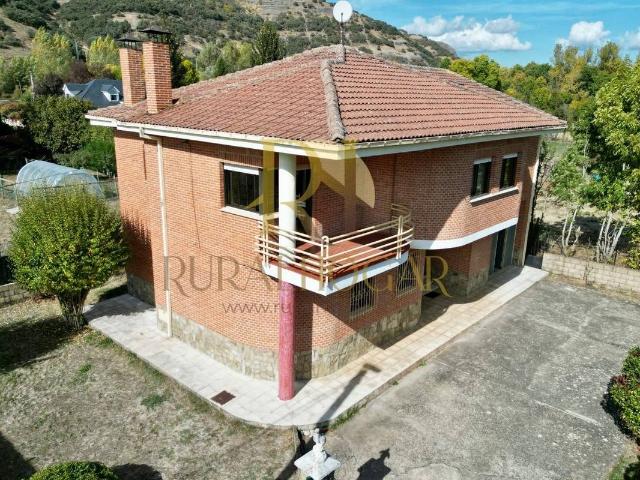 Chalet en venta en Matallana De Torío, León