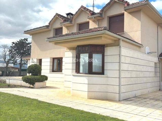 Chalet en venta en Medina de Pomar, Burgos