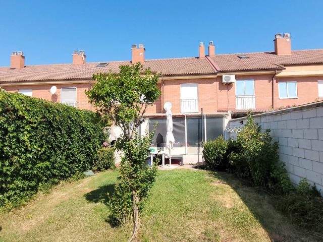 Villa en venta en Medina Del Campo, Medina Sur