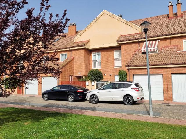 Chalet en venta en Medina Sur, Medina Del Campo
