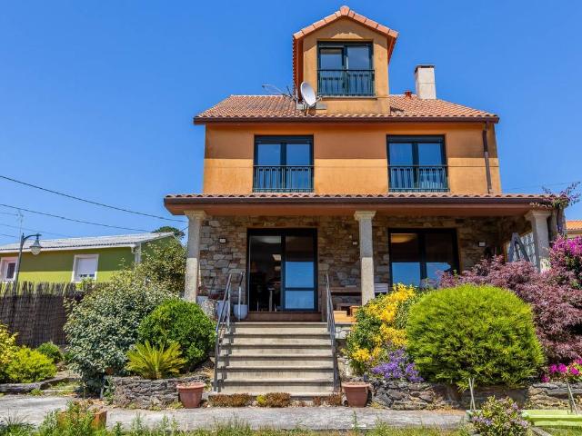 Chalet en venta en Oleiros, A Coruña