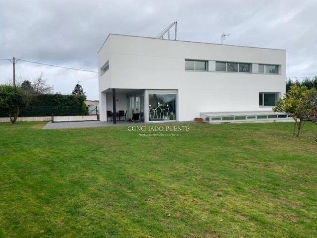 Villa en venta en Oleiros
