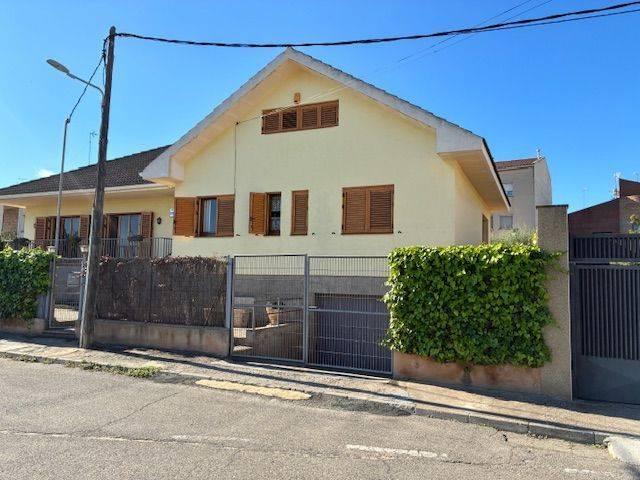 Chalet en venta en Miralcamp, Lleida