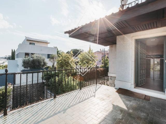 Villa en venta en Madrid, Cortes