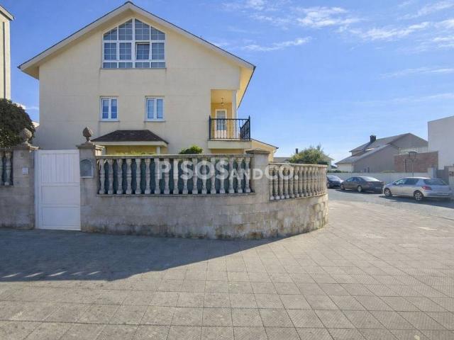 Chalet en venta en Bergondo, A Coruña