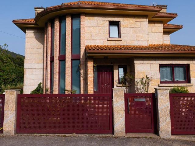Chalet en venta en O Cruceiro, O Morrazo