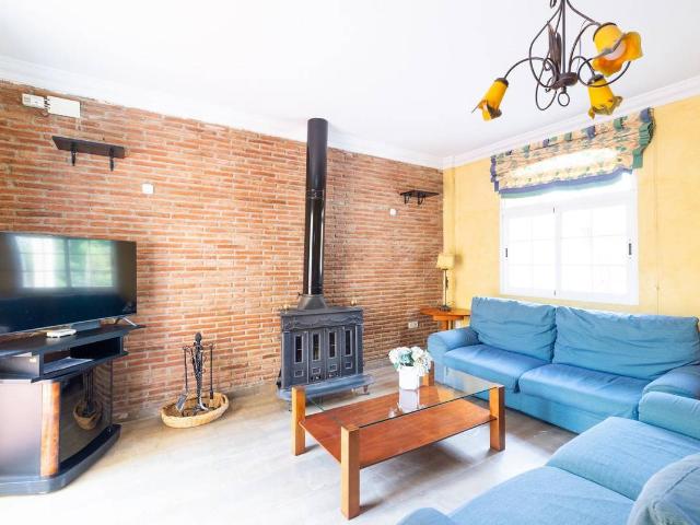 Villa en venta en Moclín