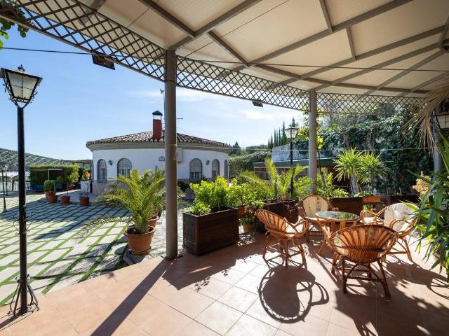 Villa en venta en Moclín