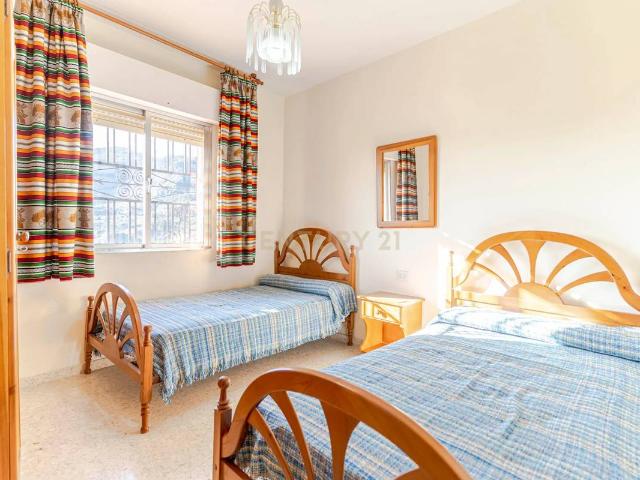 Villa en venta en Moclín
