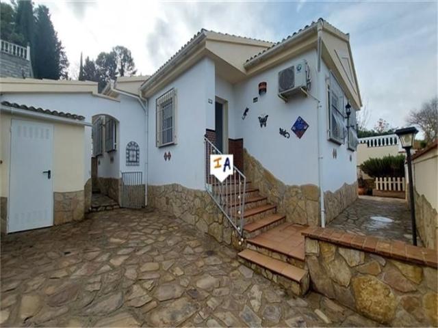 Villa en venta en Moclín