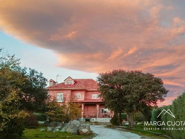 Chalet en venta en Valdemorillo, Madrid