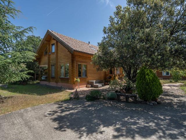 Chalet en venta en Valdemorillo, Madrid