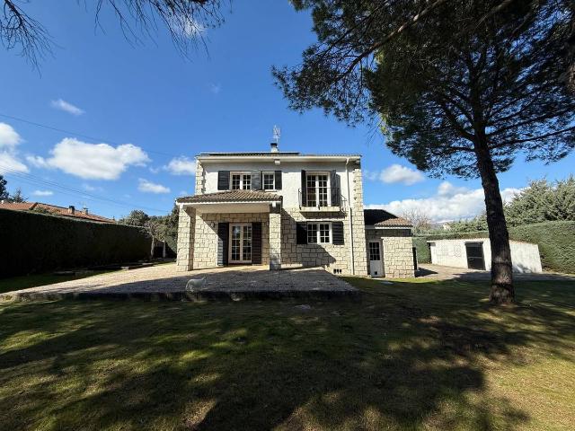 Chalet en venta en Valdemorillo, Madrid