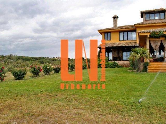 Chalet en venta en Valdemorillo, Madrid