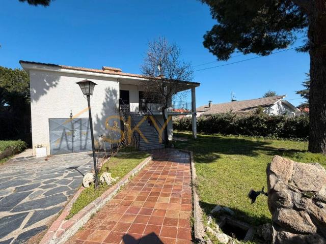 Chalet en venta en Valdemorillo, Madrid
