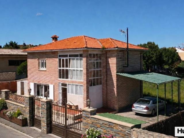 Chalet en venta en Valdemorillo, Madrid