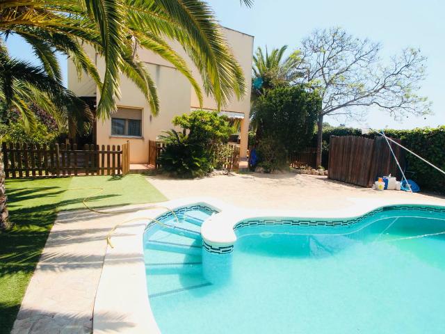 Villa en venta en Vilanova I La Geltrú, Centrevila