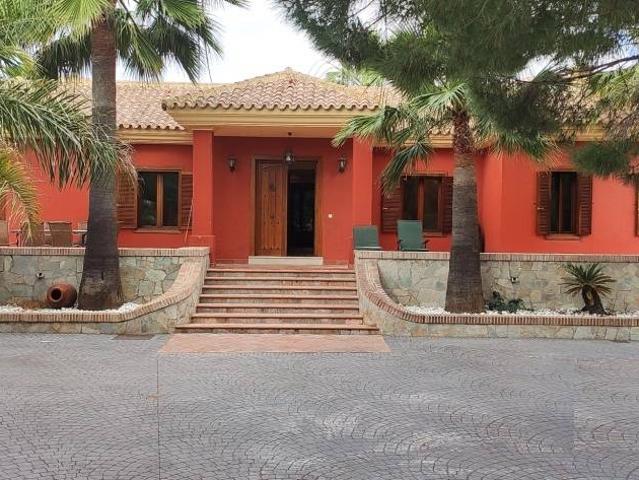 Villa en venta en Monda