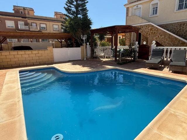 Chalet en venta en Mujeres Deportistas, el Vinalopó Mitjà / El Vinalopó Medio