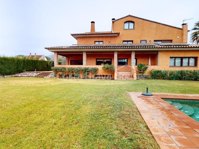 Villa en venta en Mont-ras