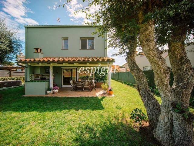 Villa en venta en Mont-ras Villa en venta en Mont-ras