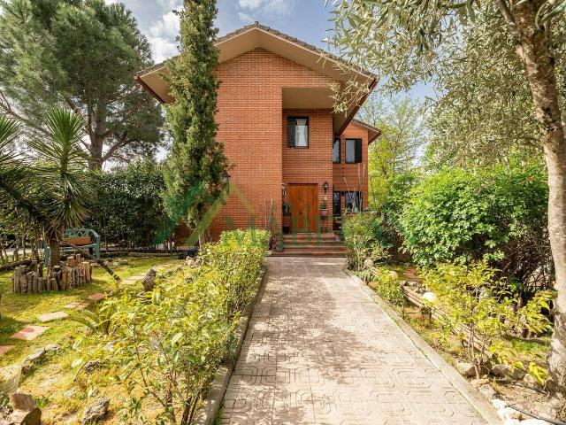 Chalet en venta en Rozas De Puerto Real, Madrid