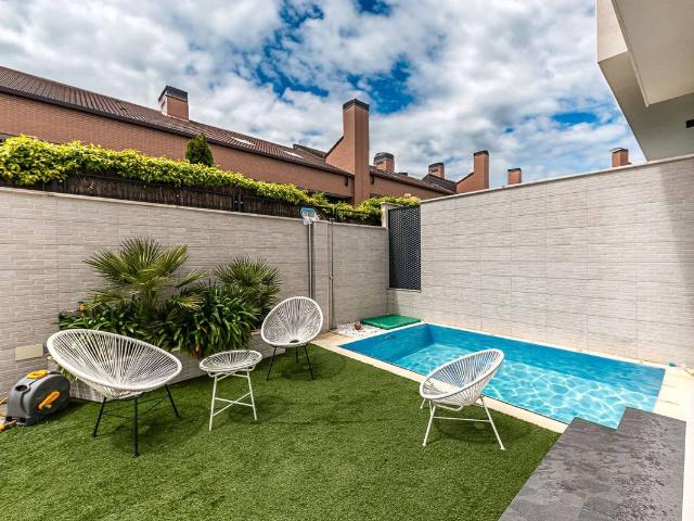 Chalet en venta en Madrid, Cortes