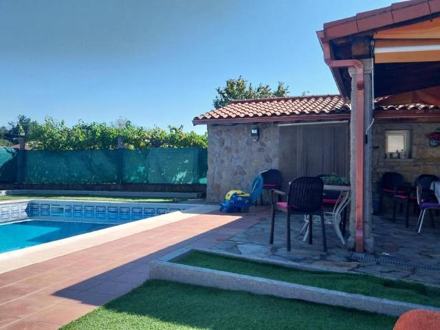 Chalet en venta en Monterrei, Ourense