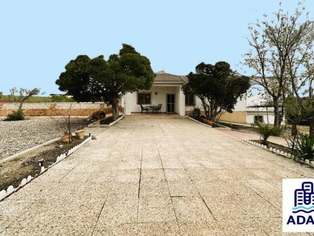 Villa en venta en Mora