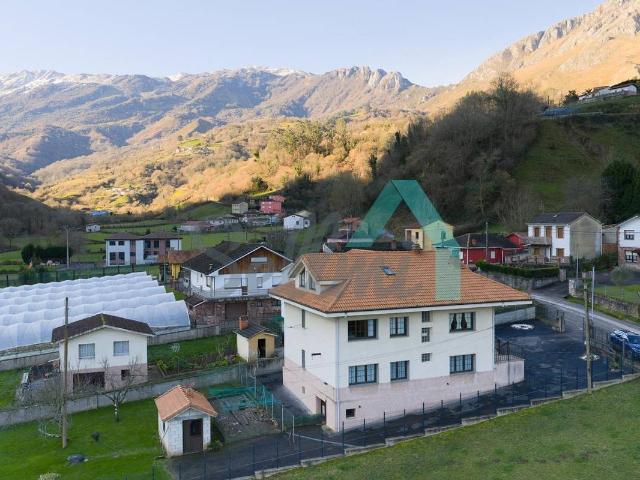 Chalet en venta en Morcín, Asturias