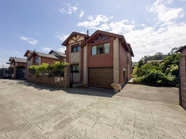 Chalet en venta en Barcenilla, Piélagos