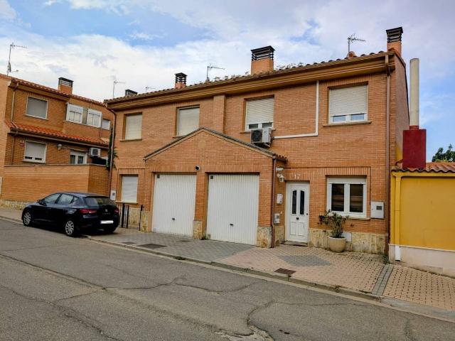 Villa en venta en Mucientes