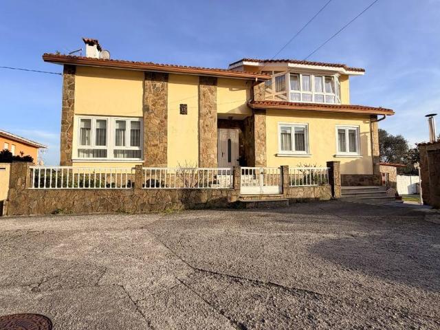 Chalet en venta en Mugardos, Ferrol