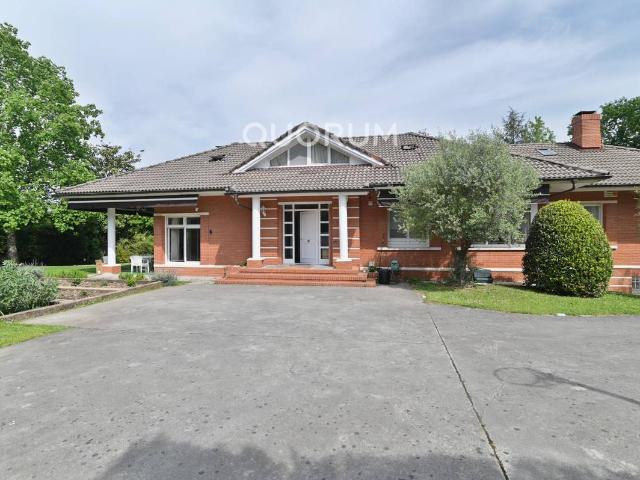 Chalet en venta en Mungia, Guipúzcoa