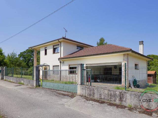 Chalet en venta en Nava, Asturias