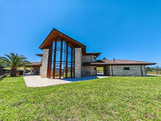 Chalet en venta en Nava, Asturias