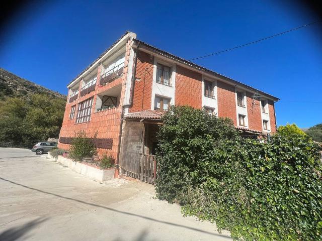Villa en venta en Navacepedilla De Corneja
