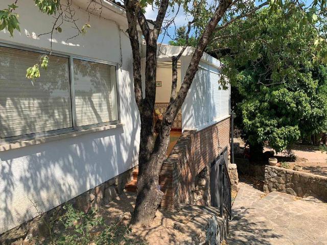 Villa en venta en Navahondilla