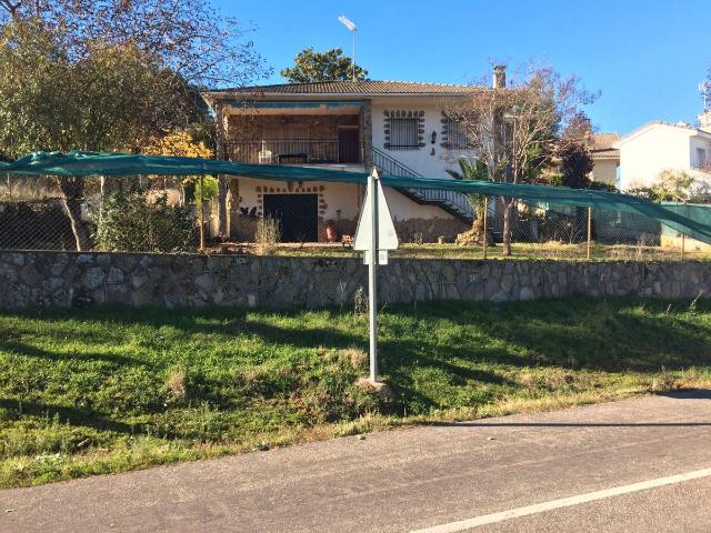 Villa en venta en Navamorcuende