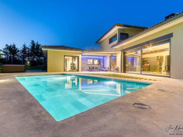 Villa en venta en Navata