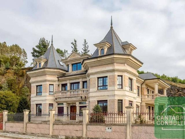 Chalet en venta en Navia, Asturias