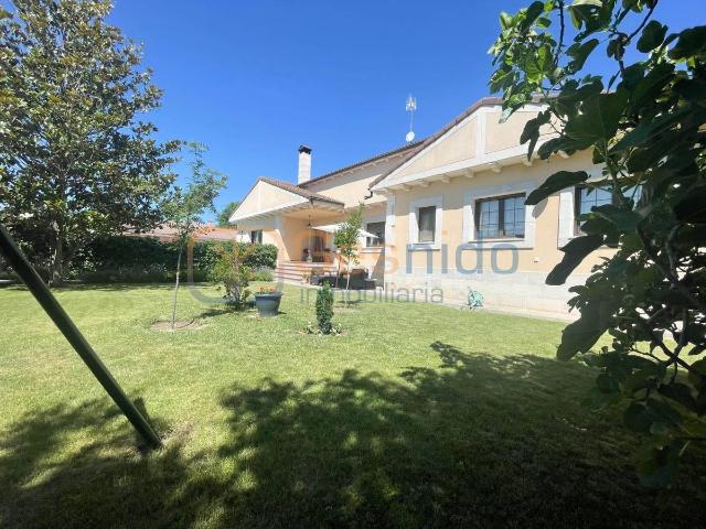 Villa en venta en Nieva