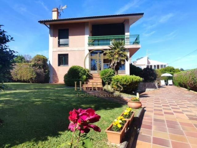 Chalet en venta en A Angustia, Vigo