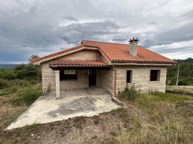 Villa en venta en Nogueira De Ramuín