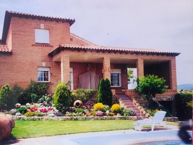 Villa en venta en Nombela