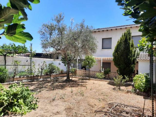 Villa en venta en Nombela